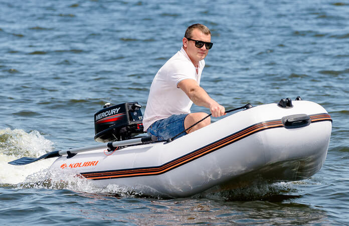 barca Kolibri cu oglinda motor standard